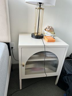 2x Nightstands