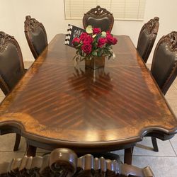 Kitchen Dining Table ONLY SERIOUS BUYERS PLEASE Asking For $1,000
