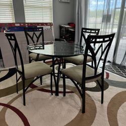 46” Round Glass/Metal Table w/4 Chairs and Baker’s Rack