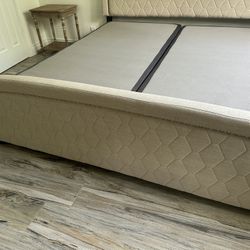 King Bed Include Box And Two Night Stands And Dresser