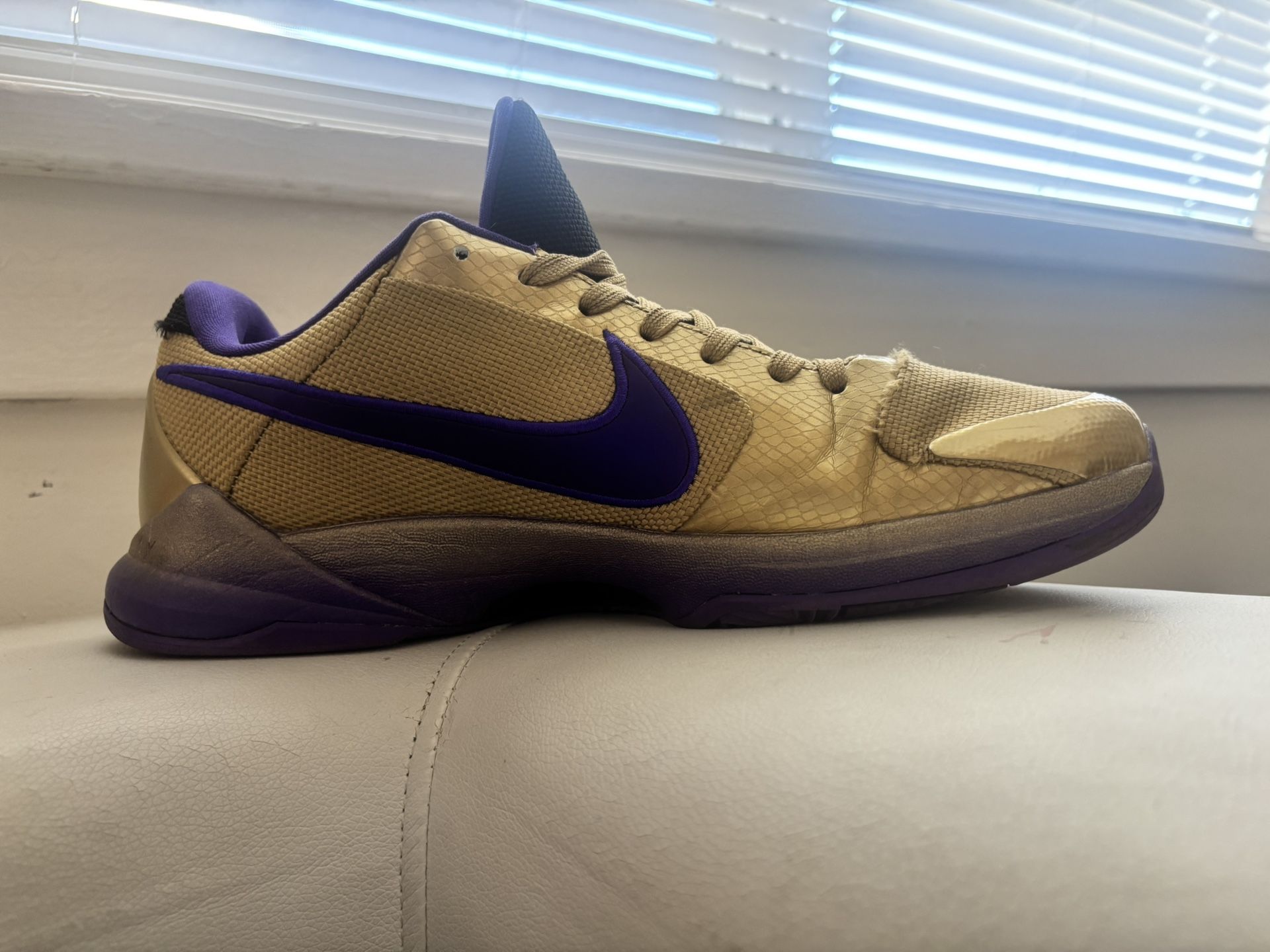 KOBE 5 Pronto X Undefeated Hall OF Fame NIKE Size: 11