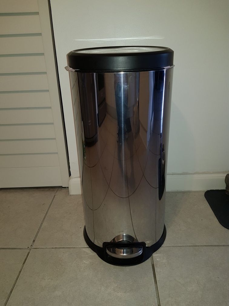 Trash can