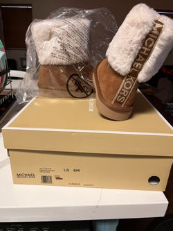 Women Michel kors Boots Size 6 Women.