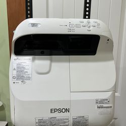 Epson UST Projector (BrightLink 585Wi) on Rolling Stand
