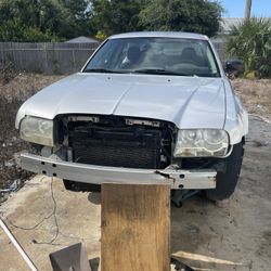 2005 Chrysler 300 2.7 For Part