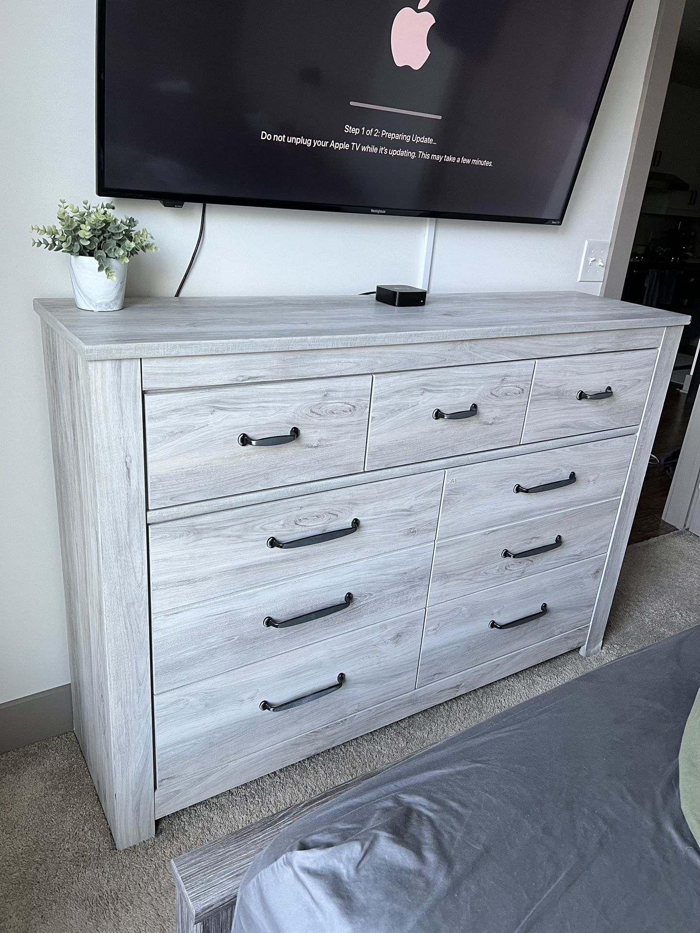 Dresser With 7 Drawers