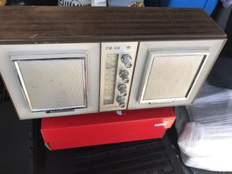 Vintage Panasonic RE-7367 radio