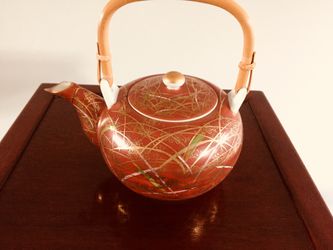 Japanese Teapot exquisitely painted with green and gold from Japan