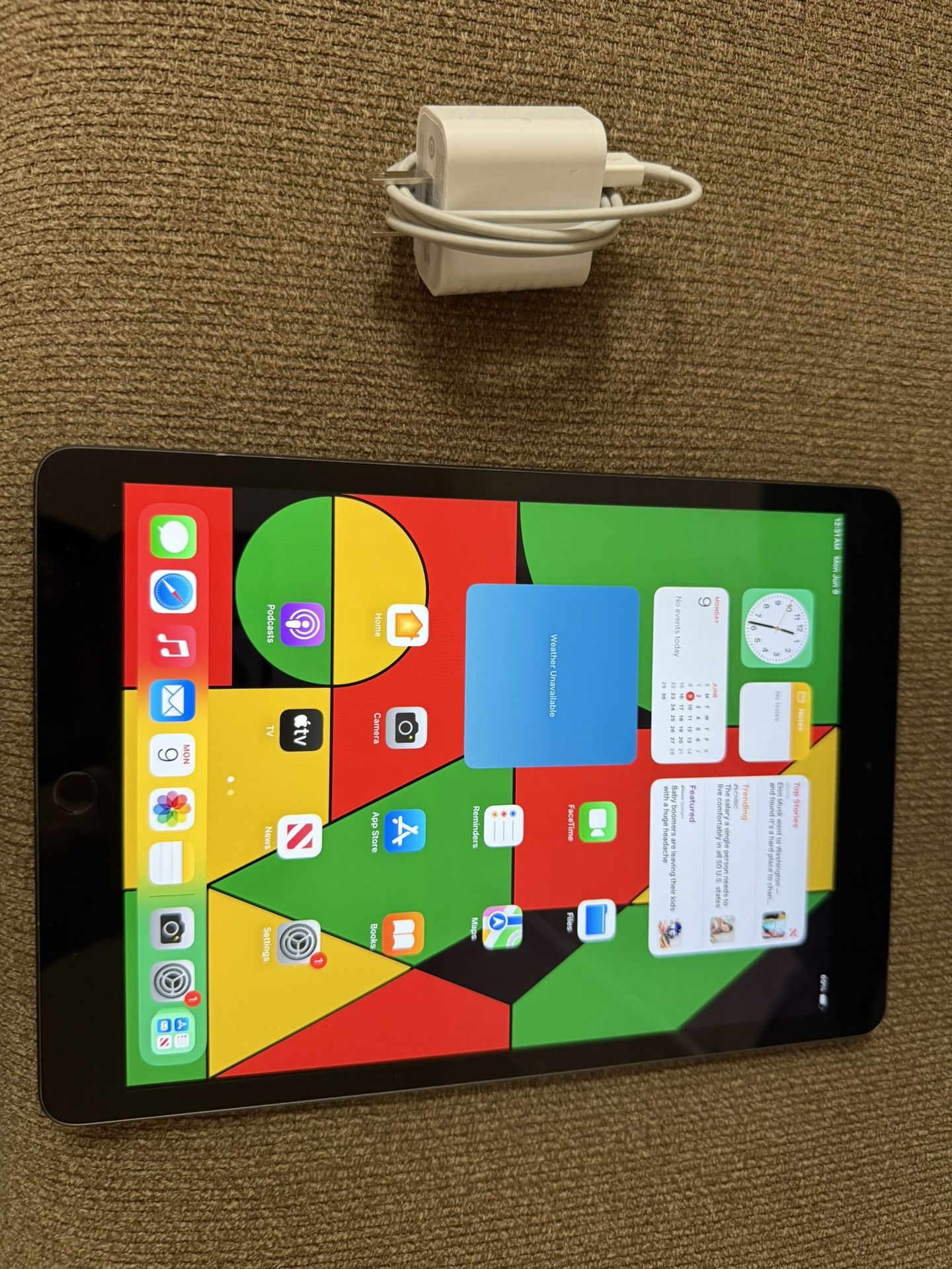 iPad 7 , 10.2” WIFI + Cellular Unlocked. 128gb