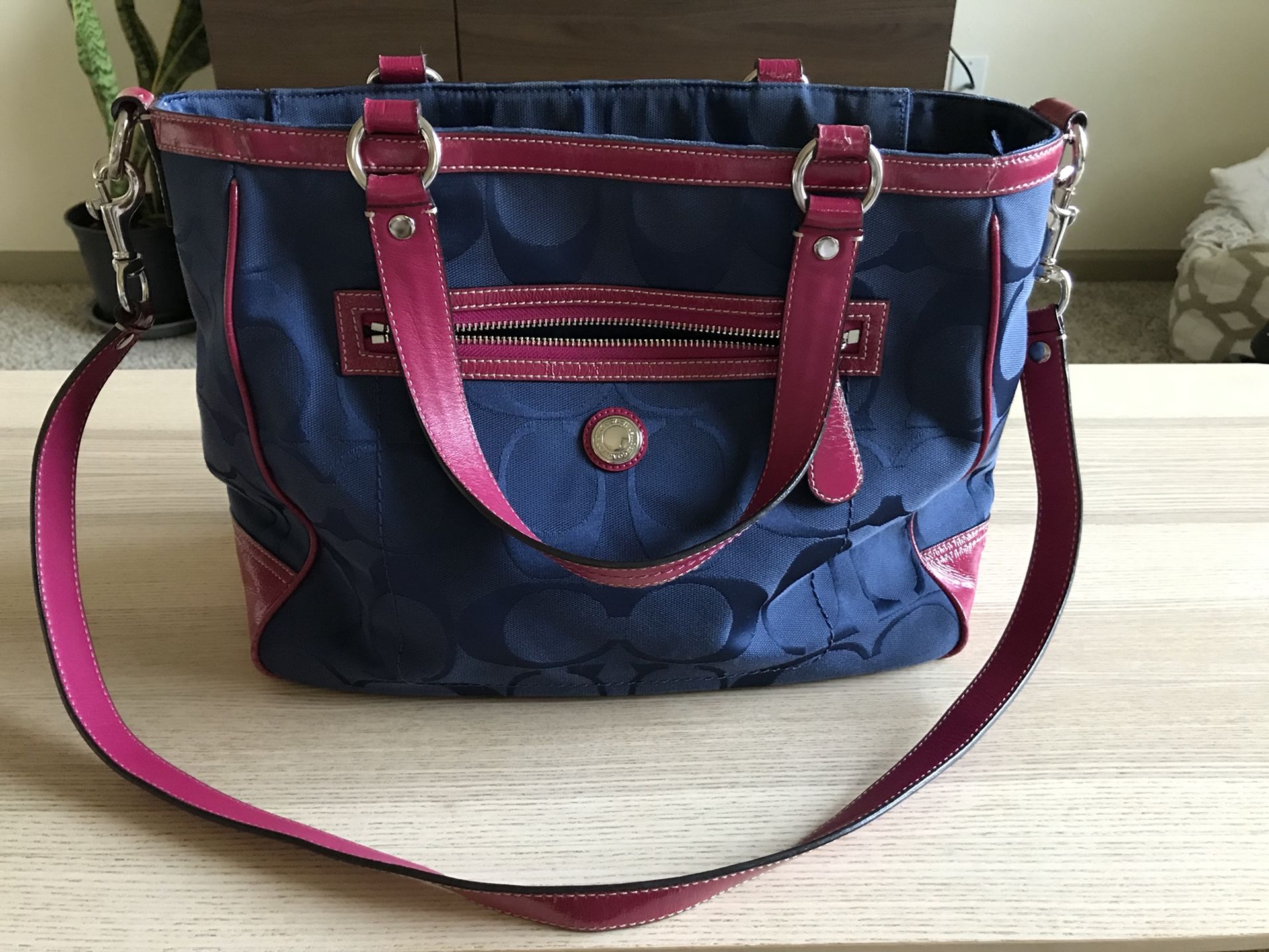 Like new Coach purse