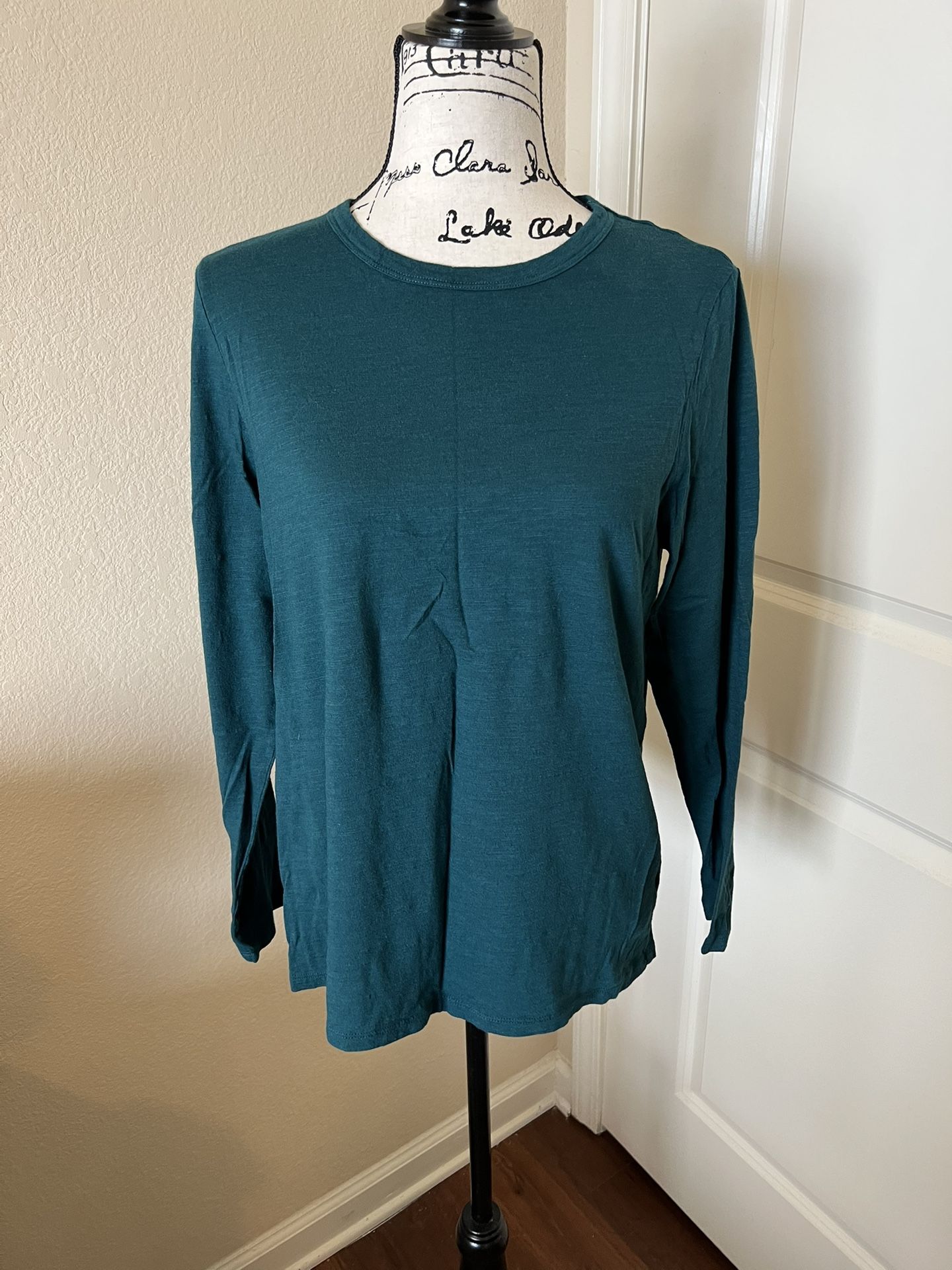 Banana Republic Malibu Long-Sleeved Women’s Tee, Forest Green Color, Large