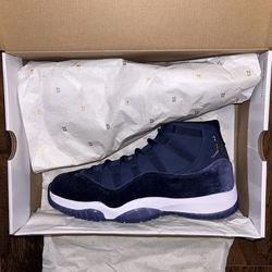 Brand New Jordan 11 Retro “Midnight Navy” (W) Men’s size 10.5/Womens size 12