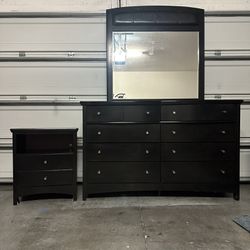 Dresser With Mirror And Nightstand