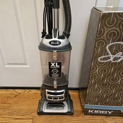 New Cond SHARK VACUUM WITH AMAZING POWER SUCTION  , WORKS EXCELLENT  , IN THE BOX