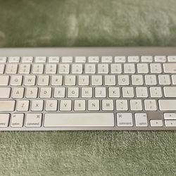 Apple Wireless Keyboard with Bluetooth - Silver