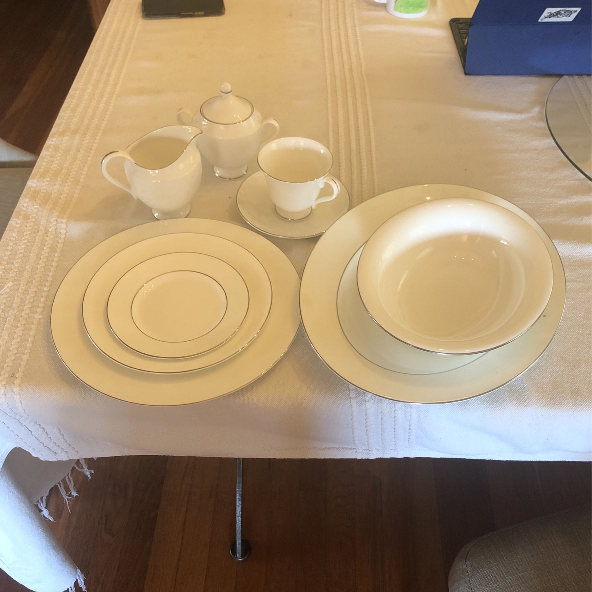 Wedgewood Signet Platinum China Set