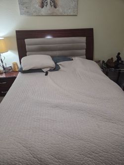 Queen size bed set