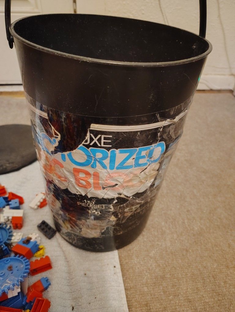 Vintage 1970 Loc Blocks and Original Container