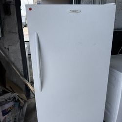 freezer upright white 