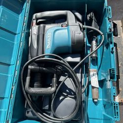 Makita 1-3/4" AVT Rotary Hammer, accepts SDS-MAX bits, 2-mode, var. spd., case. Manufacturer's Product Number: MK-HR4510C