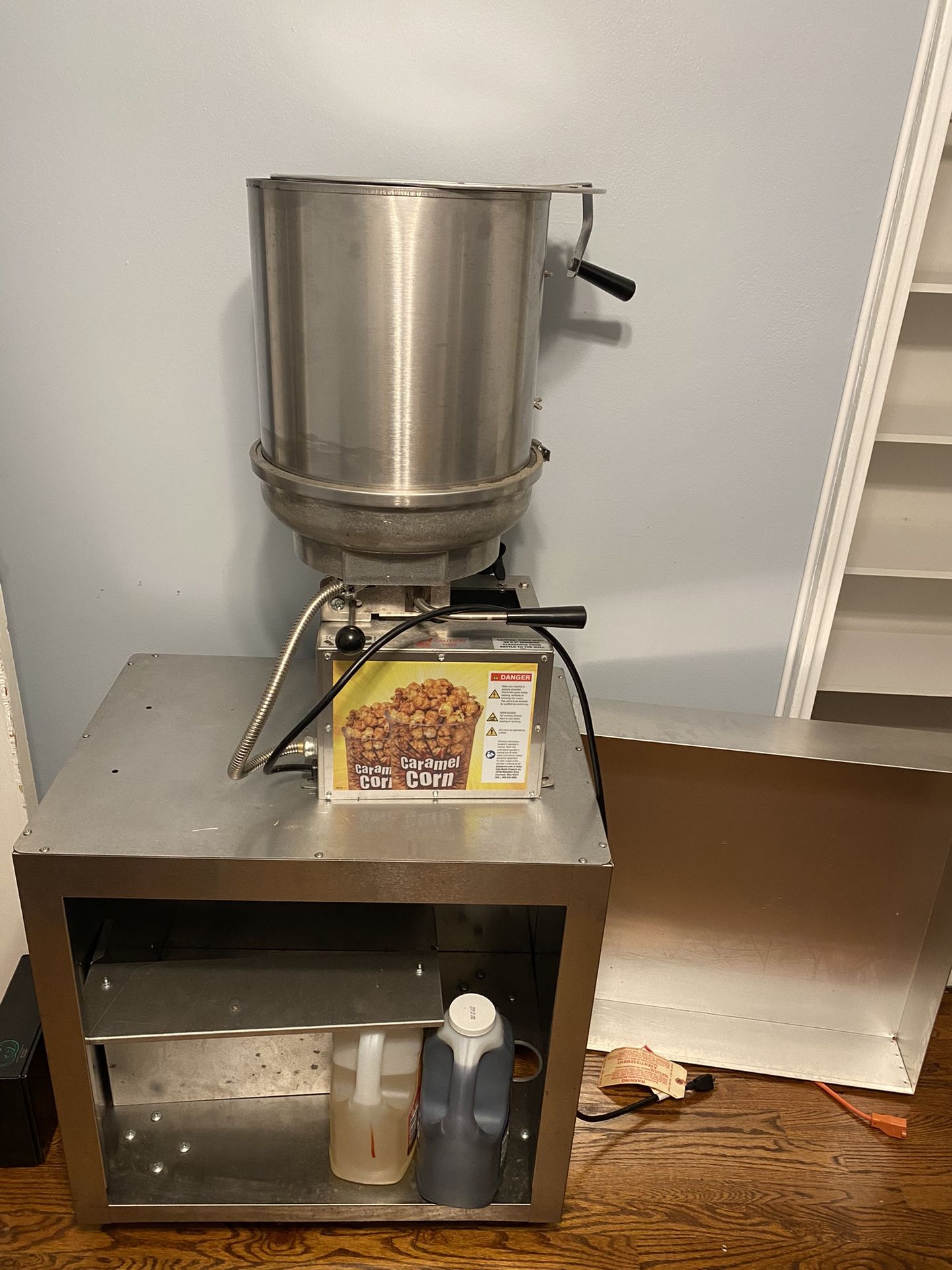 2 1/2 gallon popcorn machine Baby caramel corn base With Tray