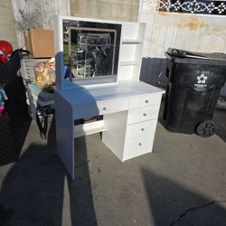 Furniture Make Up Vanity