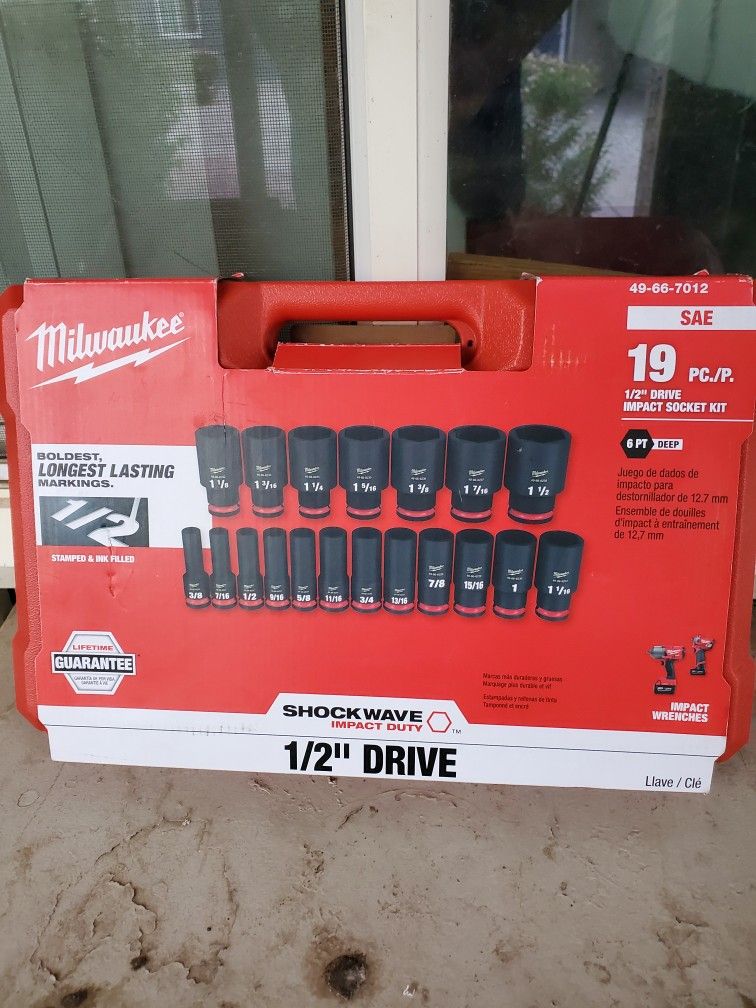 Milwaukee 19 Piece SAE 1/2" Drive Impact Socket Set. Brand New Hablo Español Precio Es Firme Price Is Firm