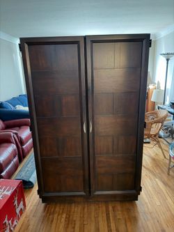 Bayhill armoire