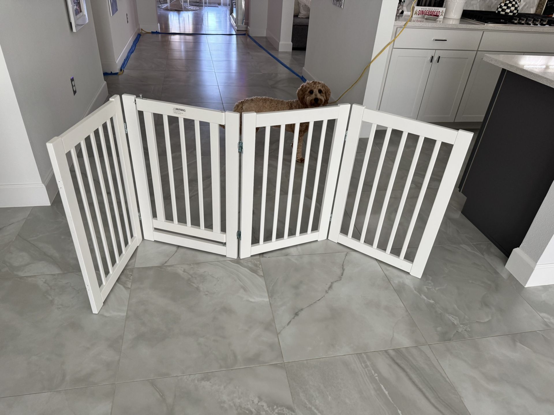 Sturdy wooden White Pet Gates (2)
