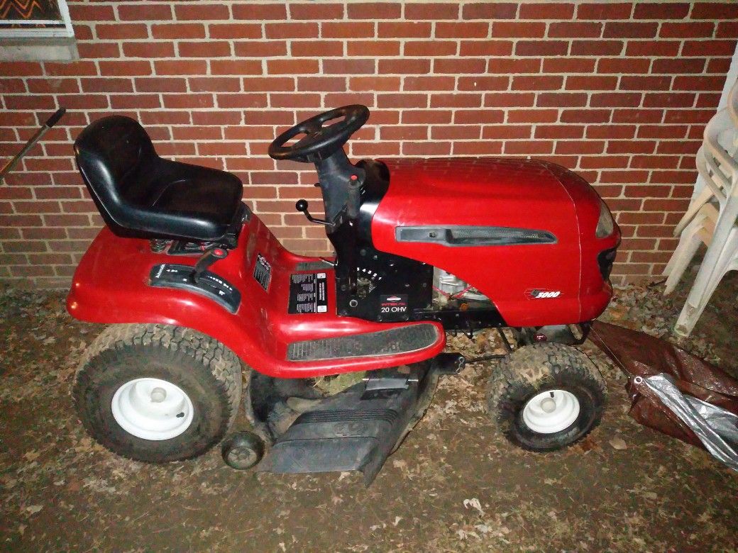 Craftsman Lt3000 Riding Lawn Mower.