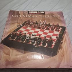 1995 Kirkland Wooden Christmas Holiday Chess Set Nice Condition