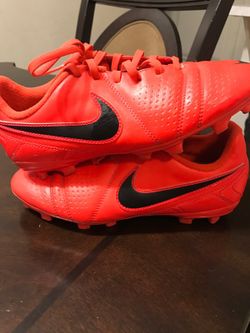 5Y soccer shoes
