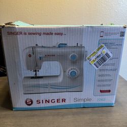 Singer Sewing Machine 