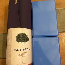 Jade Yoga Fusion Mat and Blocks. NEW