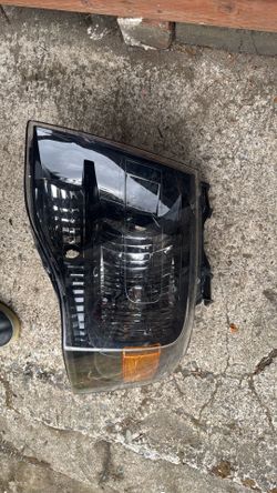 2007-2014 Ford Expedition headlight passenger side