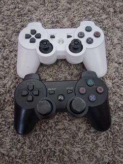 PS3 Wireless Controllers – Black and White
