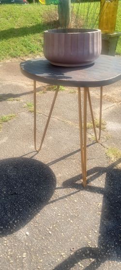 New gloss top gold tripod leg's end table high quality masterpiece very detailed