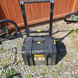 DEWALT TOUGH SYSTEM 2.0 TOOL BOX