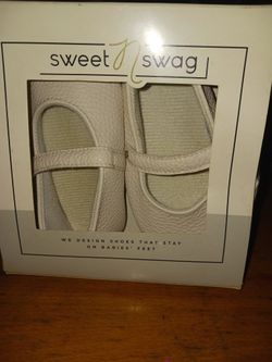 SweetNSwag Baby Shoes Size 5/6 New White