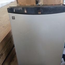 Small Refrigerator 