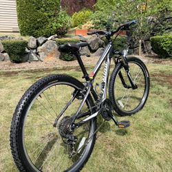 SPECIALIZED HARDROCK MOUNTAIN FRAME SIZE 13 IN EXCELLENT CONDITION
