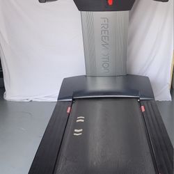Free Motion Treadmill 