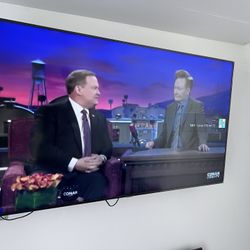 Samsung Smart TV 62” with mount