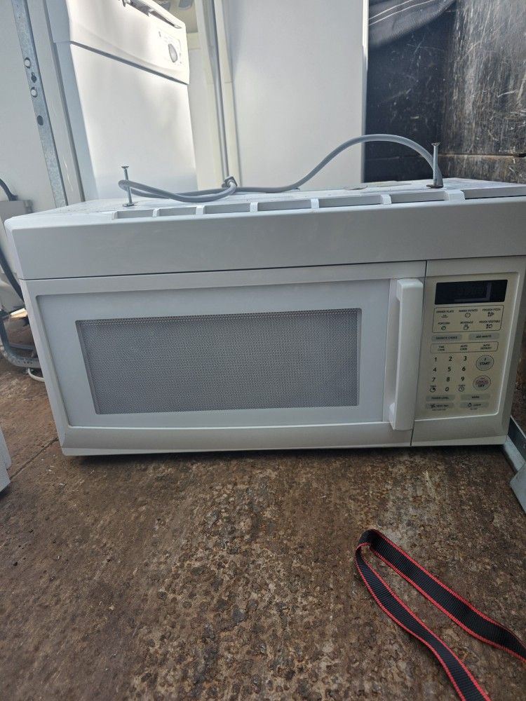 MICROWAVE OVER STOVE
