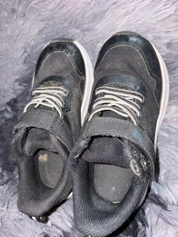 Kids shoes size 9