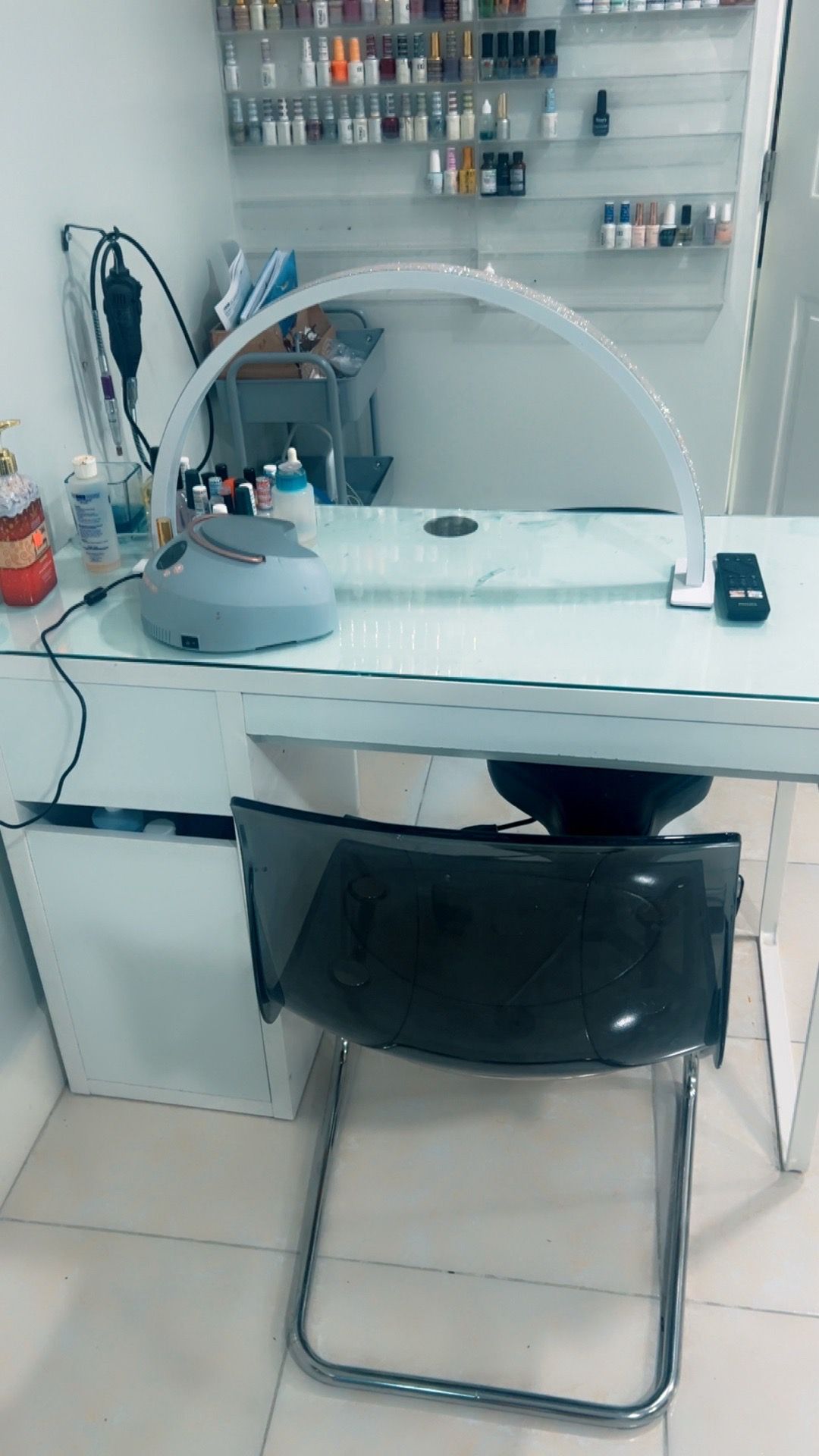 Nail station table