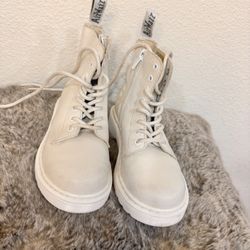 Dr Martens Air Wair white leather Air cushioned souls kids size 2 boots