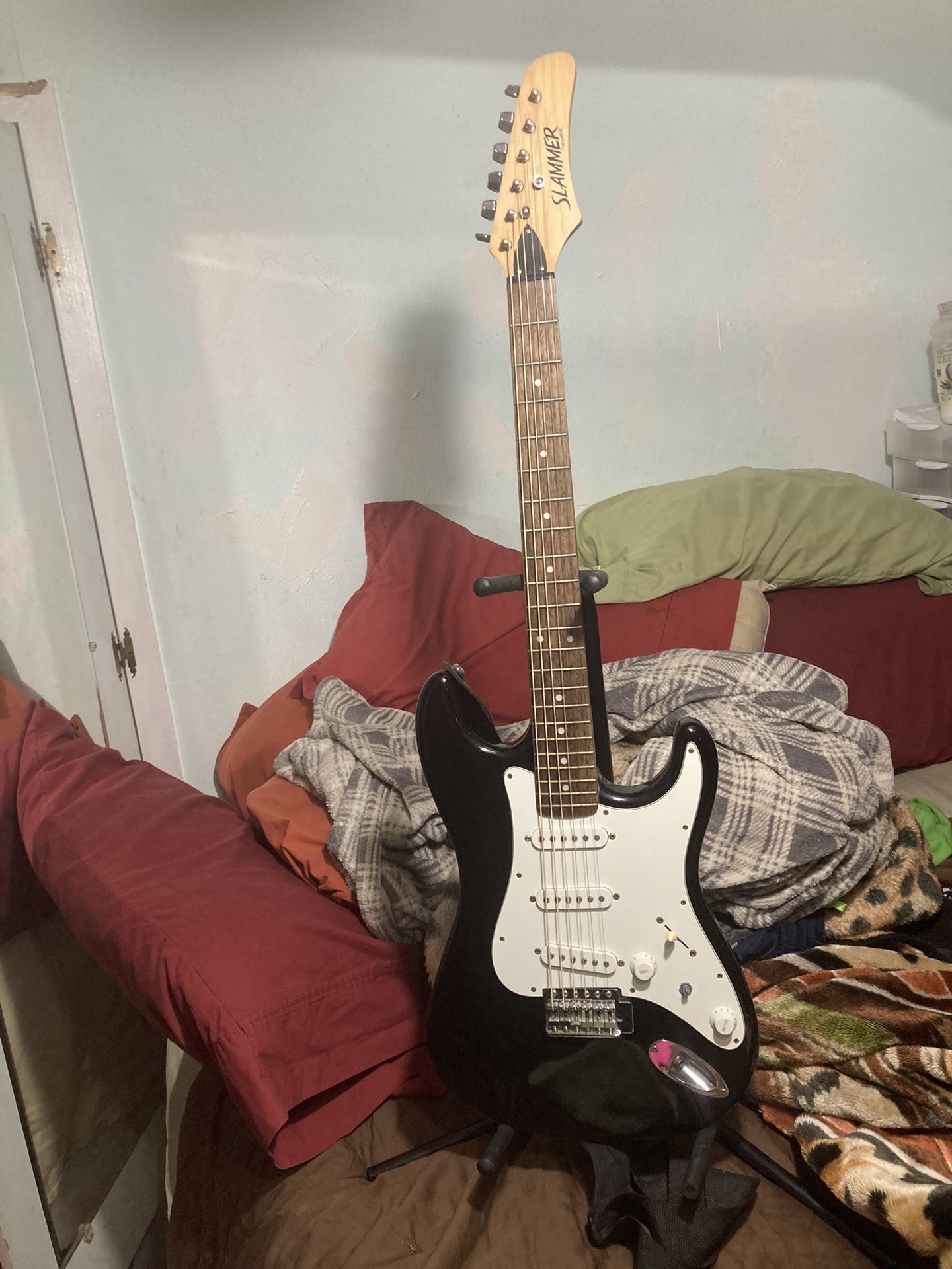 Slammer Hamer Guitar With Rock-it Stand