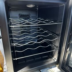 Magic Chef 12-Bottle Single-Zone Wine Cooler in Black