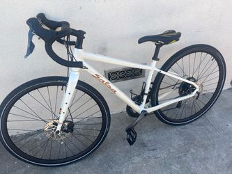 Salsa Journeyer Claris 8-Speed Gravel Road Bike